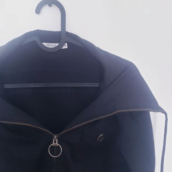 Ricki's Black Jacket - Picture 9 of 11